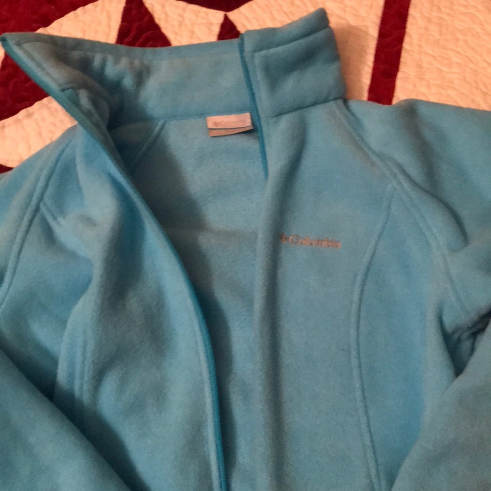 Light blue Columbia sweatshirt 💙